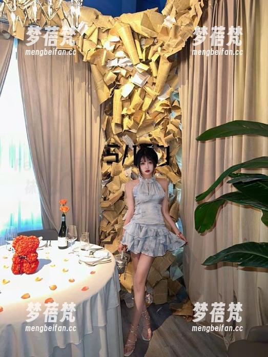 Feilin嗲囡囡 - 下载Emily顾奈奈酱的网袜美图，享受视觉与创意的双重盛宴！