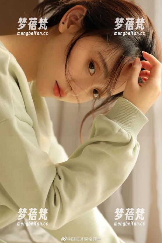 GIRLT果团网 - 享受福利：松果儿和她奶牛主题写真带来的独特魅力！