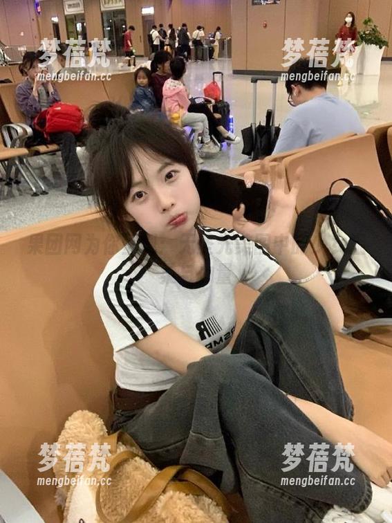 果团网为你呈现：无圣光美图中的少女温柔与力量