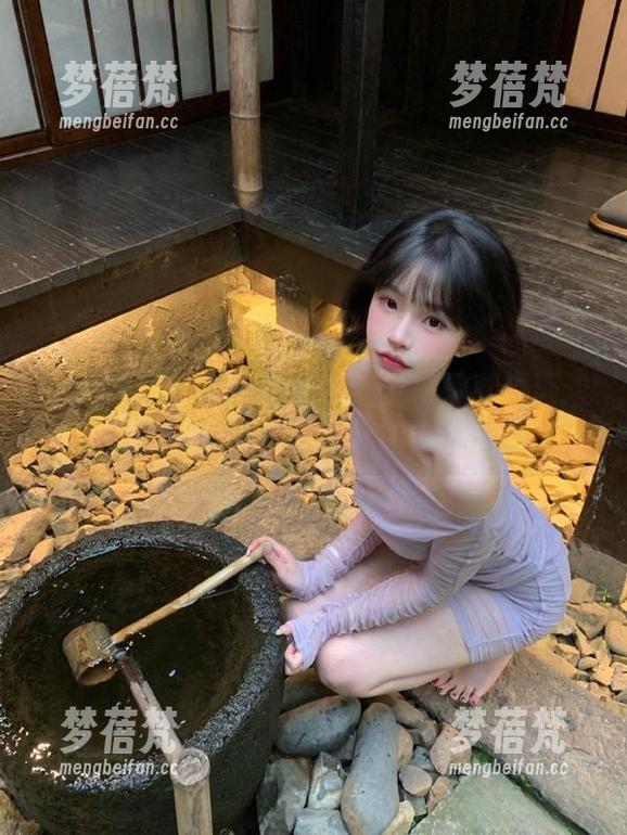 IMiss爱蜜社 - 黄乐然连衣裙写真精选：在光影交错中绽放女性独特风韵