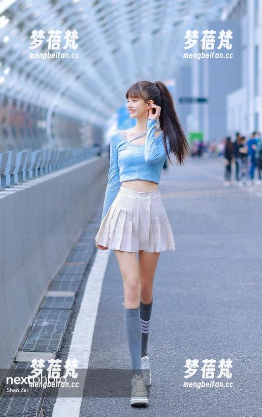 MiiTao蜜桃社 - 梦幻Luffy菲菲红裙：精选原图记录她的优雅与浪漫瞬间