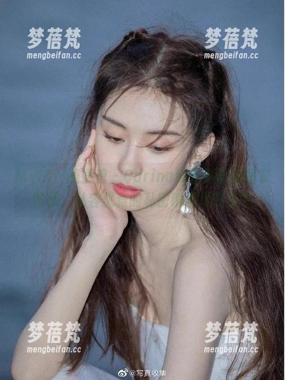 MyGirl美媛馆 - Carina绮里嘉最新睡衣图册：从容优雅的私密瞬间尽在其中
