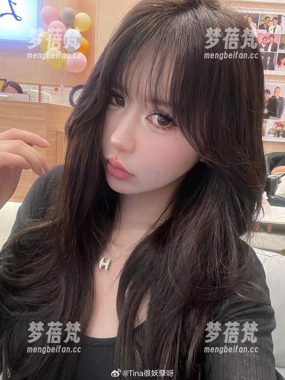 想要美图和灵感？看看Tina很妖孽呀在绿色连衣裙里的精彩作品吧！