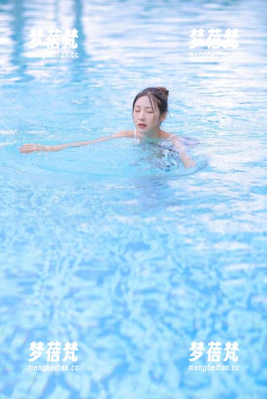 在线欣赏Tomiko(とみこ)的温柔写真，原图细节流露她的柔情似水