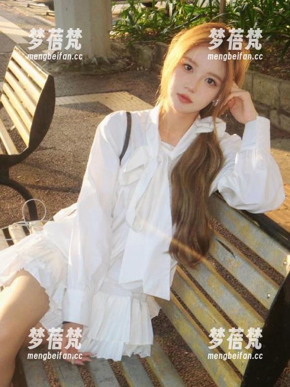 TouTiao头条女神 - 见证旗袍之美：JennyR原图和照片中的时光印记
