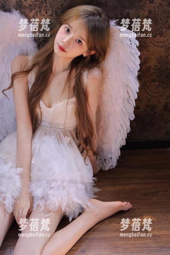 TouTiao头条女神 - 在郭忆然的镂空写真世界中，体验无与伦比的福利与美感