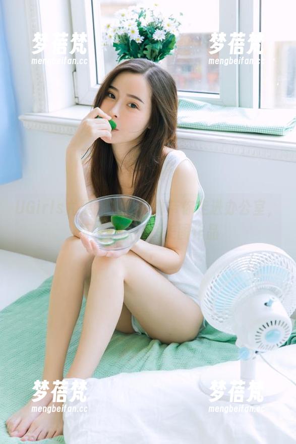 UGirls尤果网 - 乔依琳带你走进办公室，领略她的独特美图作品