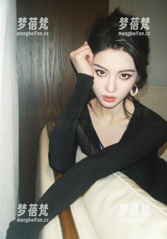 UGirls尤果网 - 于思琪炫酷裤里丝写真：每张照片都是心灵的碰撞