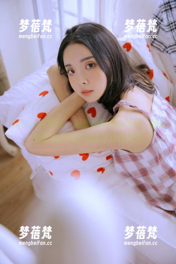 UGirls尤果网 - 跟随周妍希的视角，感受她私房居家的温暖与独特风格