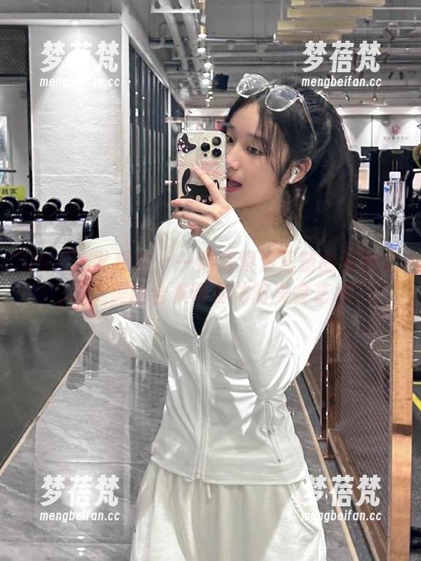 UGirls尤果网 - 一起探索景思晴的厨娘之道：美图合集带你体验美食艺术