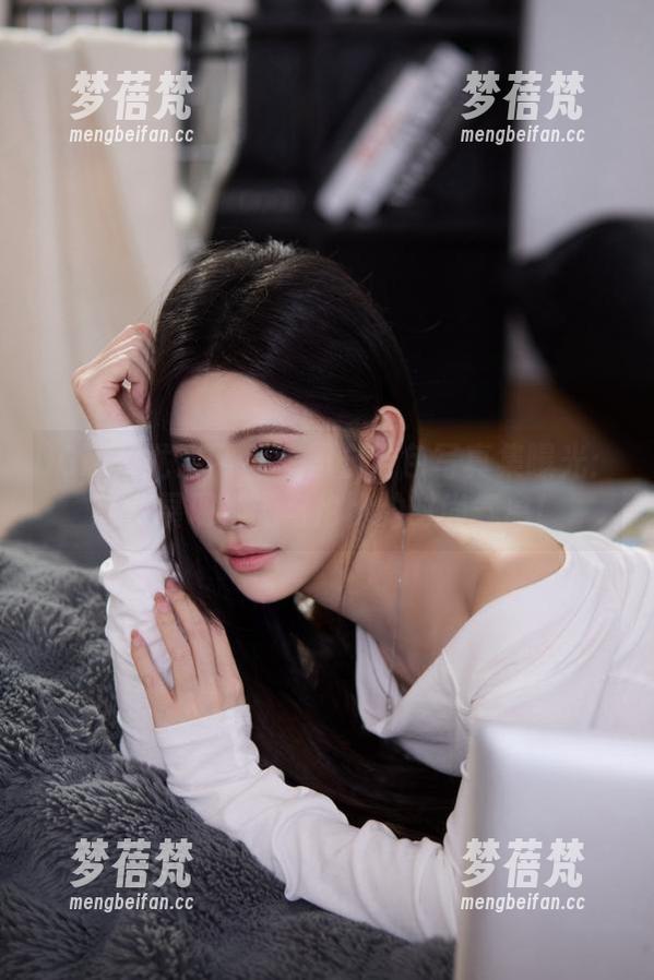 UGirls尤果网 - 李思宁粉色写真集曝光：高清展现她无与伦比的时尚气息！