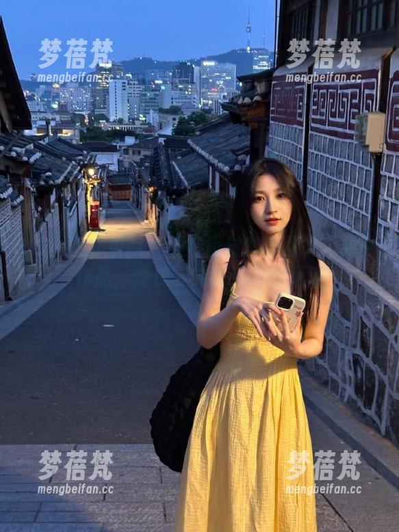 UGirls尤果网 - 不容错过的李颜儿白衬衫作品，免费下载感受清新潮流