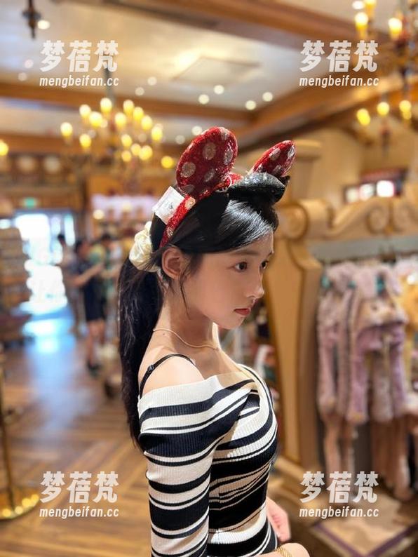 UGirls尤果网 - 油亮的杨诺依，图集资源让你一下子从‘干巴巴’变‘油润润’！