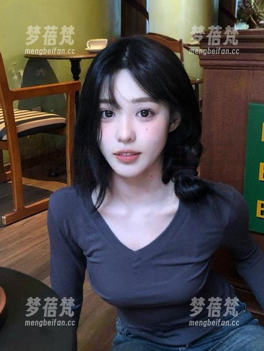 UGirls尤果网 - 星光熠熠：王谨轩空姐作品集迎来最新更新，快来欣赏美丽与优雅的结合！
