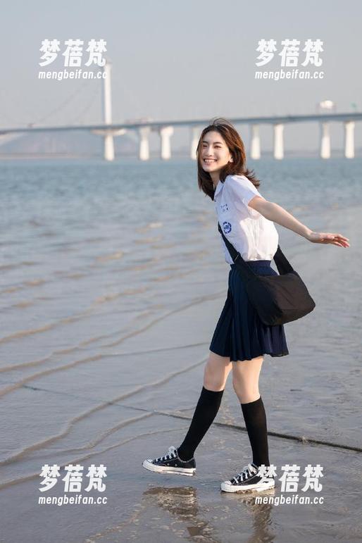 UGirls尤果网 - 王者归来！王雨纯制服原图在线上强势来袭，惊艳程度堪比明星！