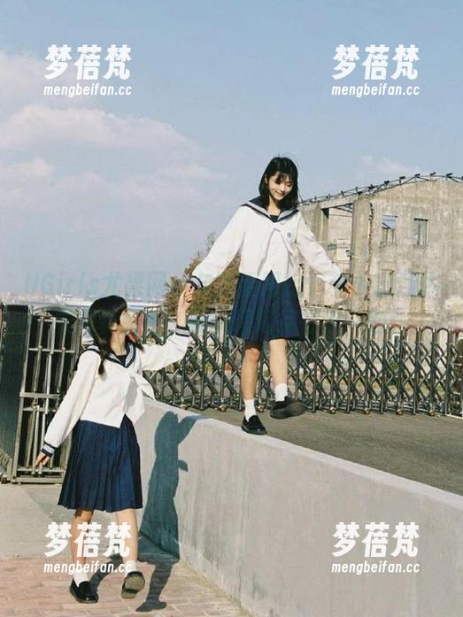UGirls尤果网 - 与青春同行，芊小童连体衣写真图包，唯美瞬间尽在这一刻！