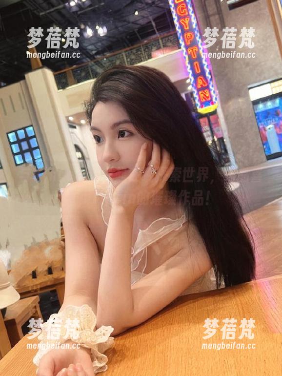 与Vinnegal一起在线探索世界，细品喜多川Marin的璀璨作品！