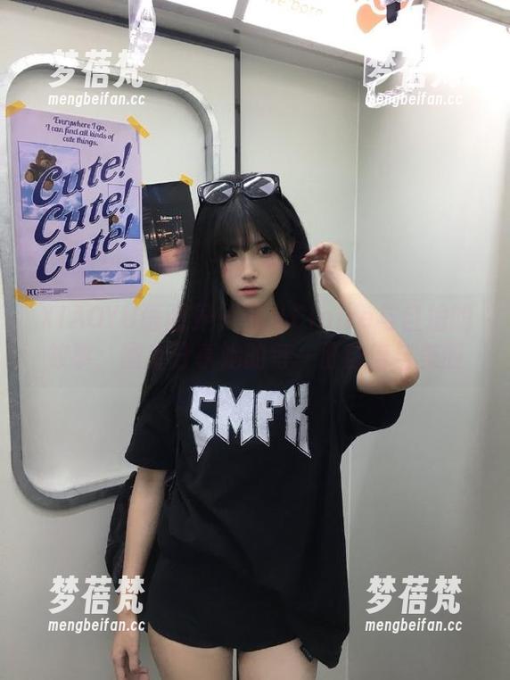 XIAOYU语画界 - 允儿Claire与自拍的故事：图库分享她的每一份自信与美丽