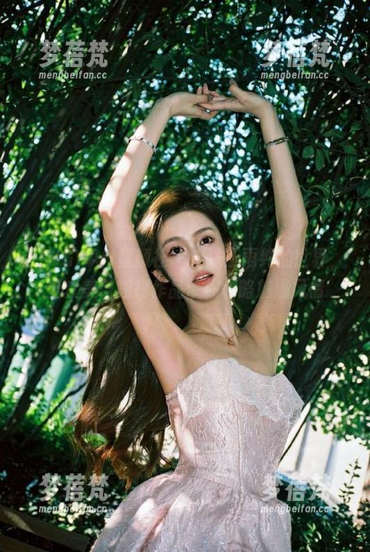 XINGYAN星颜社 - 走进王雨纯的世界，全套美臀短裙作品带你领略魅惑风情