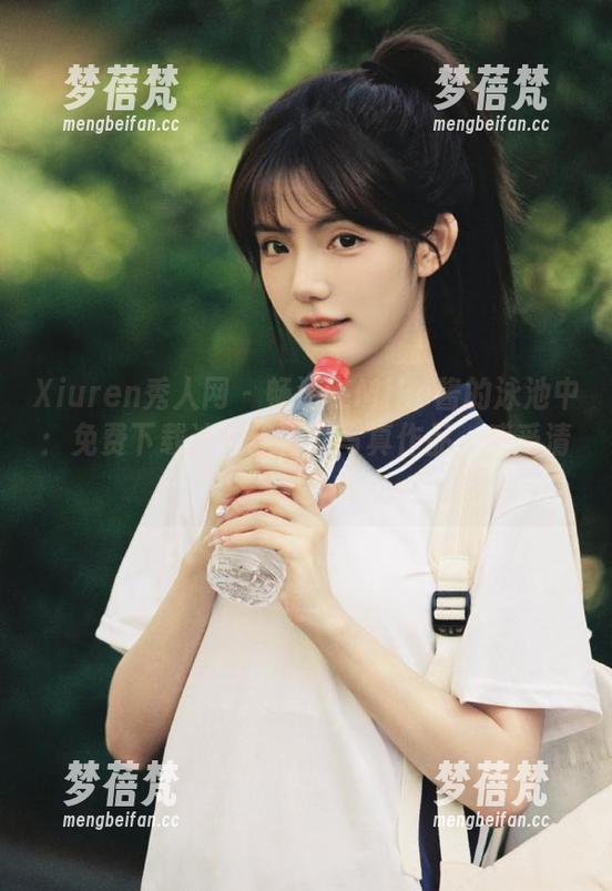 Xiuren秀人网 - 畅游在Miko酱的泳池中：免费下载这些独特的写真作品，感受清凉