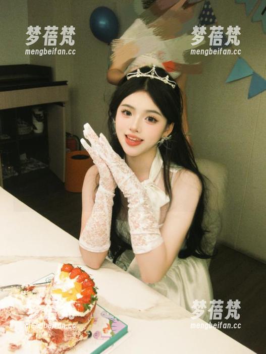 Xiuren秀人网 - 在伊一Moon的写真美图中，剧情展现了她不为人知的柔美与坚韧