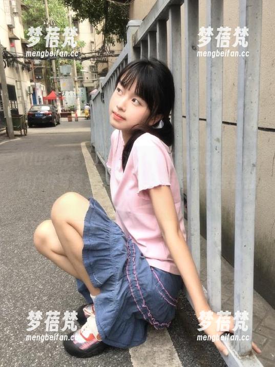 Xiuren秀人网 - 沉醉于伍晓丽Shirley的户外写真合集，观看她与自然的亲密接触！