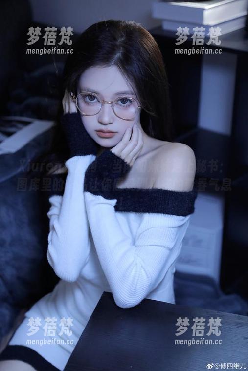 Xiuren秀人网 - 当南初妹妹遇上秘书：图库里的作品让你感受到别样的青春气息！