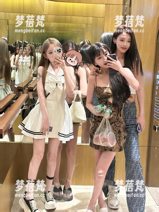Xiuren秀人网 - 周慕汐baby修女写真合集，捕捉内心深处的宁静与力量