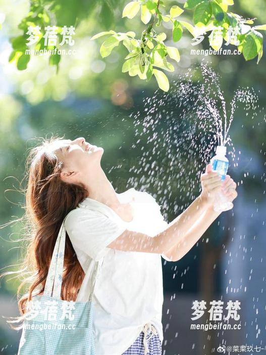 Xiuren秀人网 - 安妮Tess的毛衣写真之旅，图包让你尽享时尚与舒适