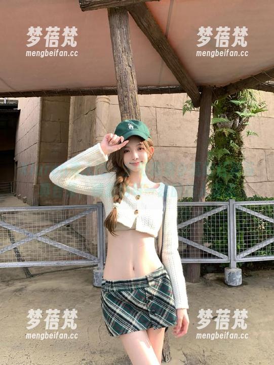 Xiuren秀人网 - 梦幻高清小嘉敏红裙写真合集，捕捉她每一刻的迷人姿态