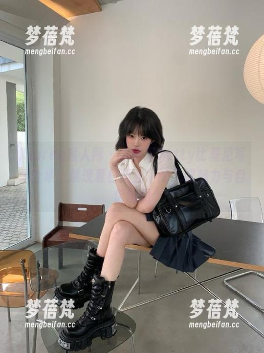 Xiuren秀人网 - 徐莉芝Botty比基尼写真合集：展现夏日阳光下的无限魅力与自信图册