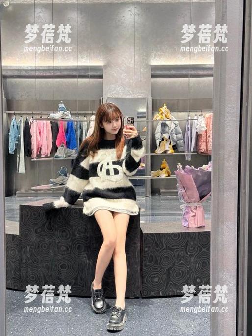 Xiuren秀人网 - 每周更新！晚苏susu户外作品在线体验，丰富资源等你来探