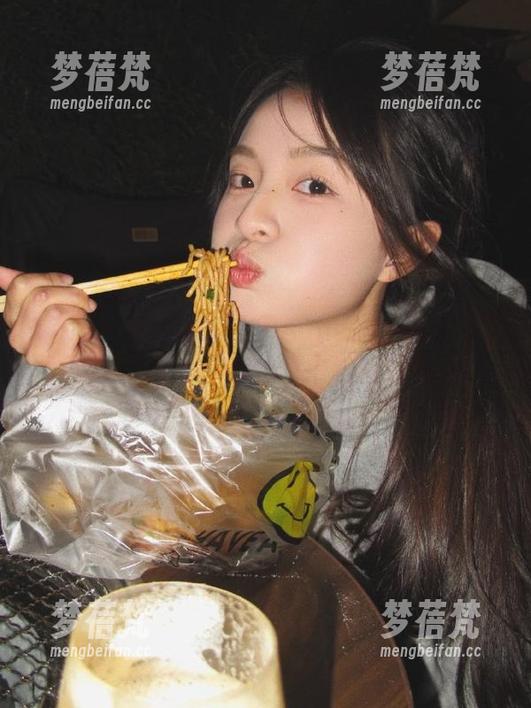 Xiuren秀人网 - 木子nana护士风采写真合集：分享护理日常中的温暖瞬间