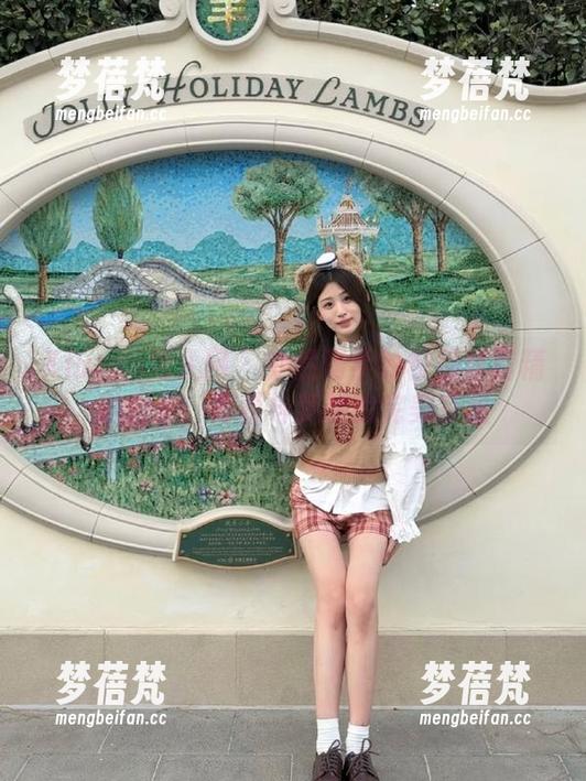Xiuren秀人网 - 梦然同学的校服写真精选合集：青春与梦想的完美交融