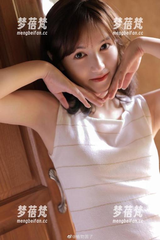 Xiuren秀人网 - 程慧娴Phoebe全套写真来袭：棉袜搭配，细腻展现青春灵动的气息