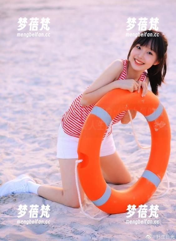 Xiuren秀人网 - 震撼黑白：谢小蒽的高清写真，感受人生的多维度