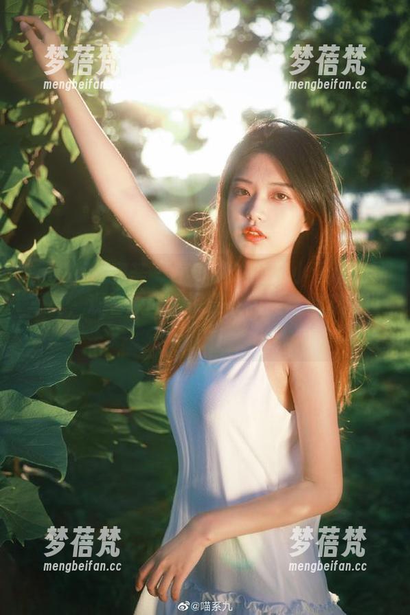 YouMi尤蜜荟-是小逗逗 YouMi尤蜜荟 - 不可错过的是小逗逗棉袜写真,观看原图,沉浸在甜美与俏皮的世界中!