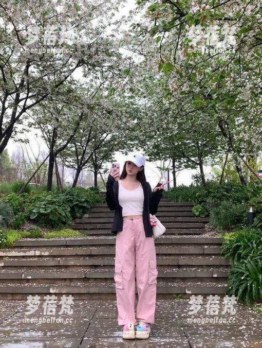 beautyleg - 职业装也能玩出花样？快来获取Lina独特的免费图包，感受一下时尚与职业的完美融合！