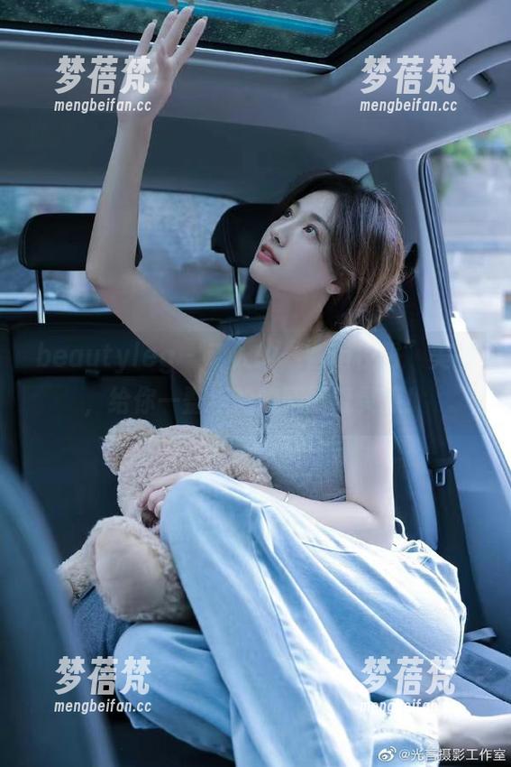 beautyleg - 动人的“Yen校服”美图，给你一整年的校园壁纸灵感！