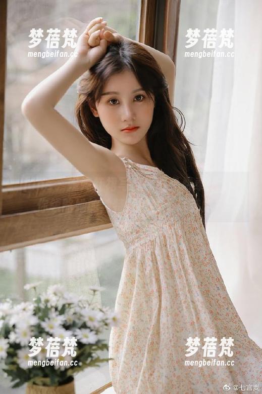 pans - 妮妮红裙写真原图免费奉送，带你领略她的独特风格与无尽魅力！