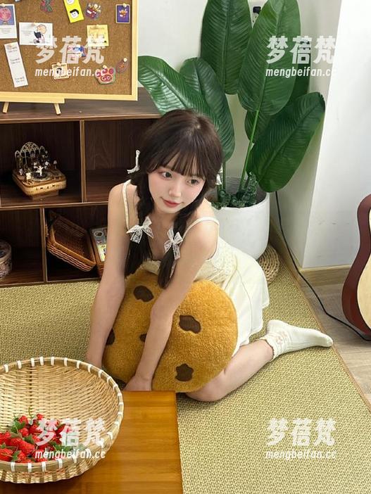 探索yui金鱼的灰丝作品，高清写真可下载，感受艺术的魅力