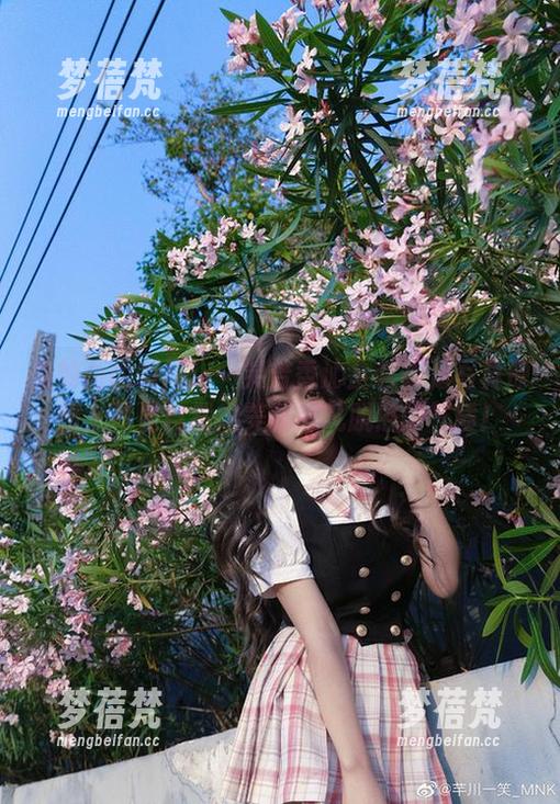 美如画的瞬间：一笑芳香沁全套裸足写真原图，尽显自然之美和超凡脱俗的气质！