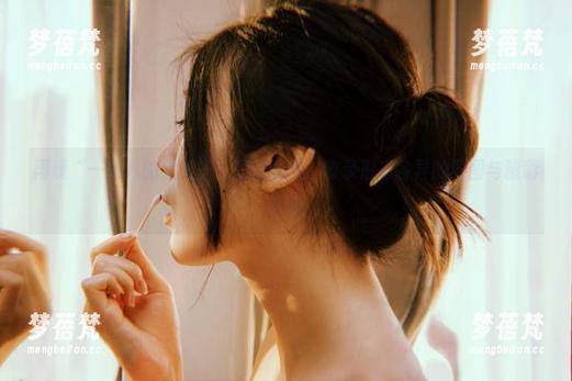 再现“一米八的大梨子”短裙时刻，收录形态各异的原图与精彩套图