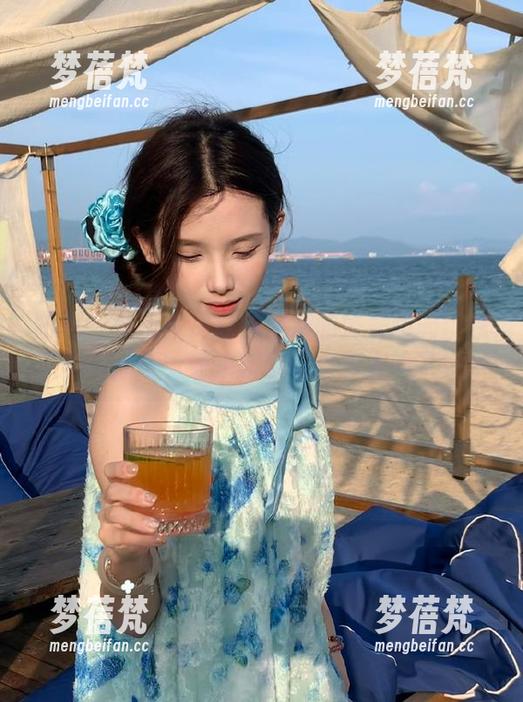 丽柜 - 安娜在浴缸中绽放的娇美瞬间：独家图库分享，速来获取这组撩人的写真！