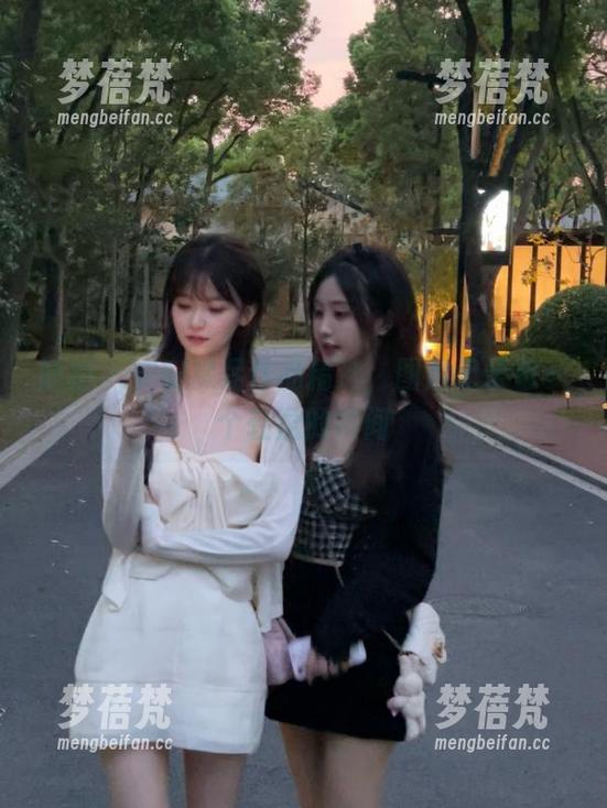 丽柜 - 安安裸足作品精选，图片记录每一个轻盈的瞬间