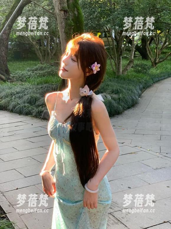 丽柜 - 浴缸中的小戈：一场自嘲的写真集盛宴，资源丰富，快来一起探讨我的水中故事吧！