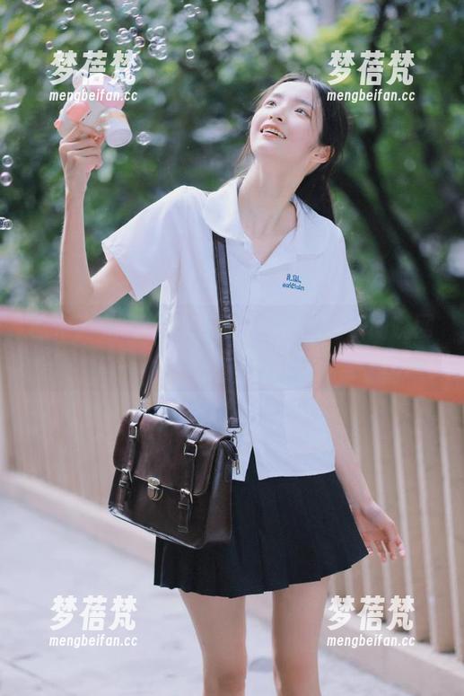 丽柜 - 怡萱学妹写真新作：精彩瞬间随网盘一起带走