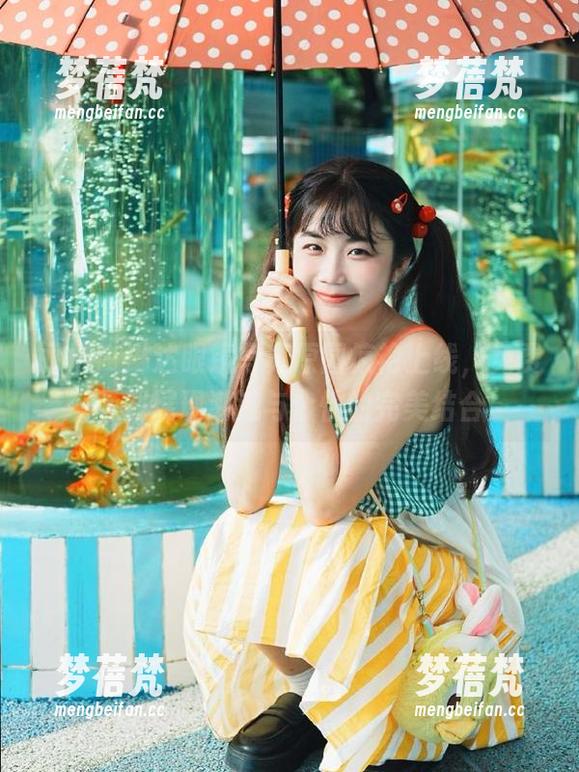 丽柜 - 琳达眼镜写真原图惊艳上线，免费下载展现潮流与个性的完美结合