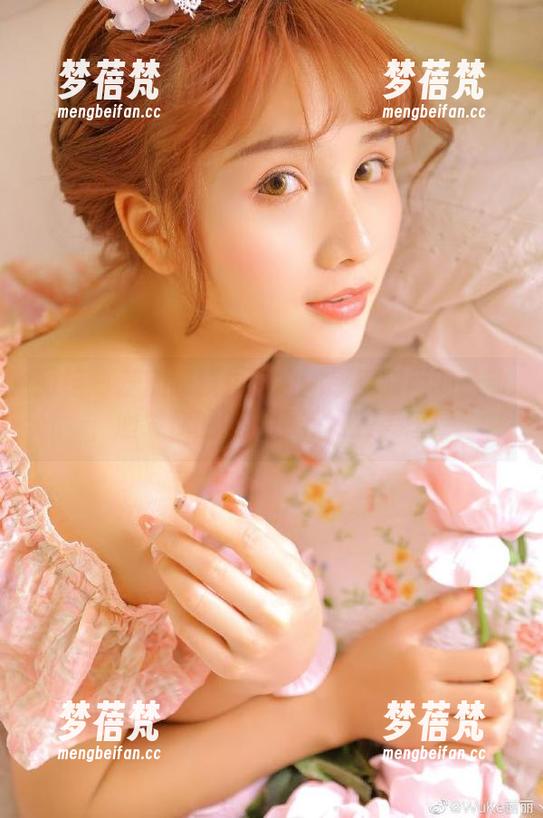 丽柜 - 蕊蕊眼镜作品集：感受时尚的脉动，激发你的眼镜设计资源灵感！