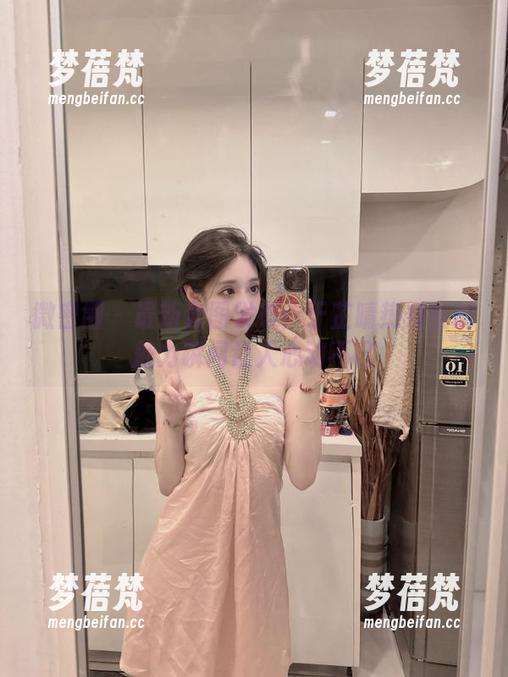 微密圈 - 最新套图发布：于芷晴热辣红的魅力瞬间让人心动不已